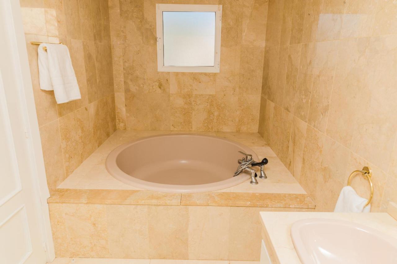 Oasis Club II Triplex Apartment By Rock Rentals ฮาเวอา ภายนอก รูปภาพ